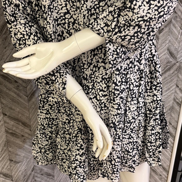 Zara Black White Print V-Neck Ruffle Bottom Shift mini Dress medium - Picture 8 of 8